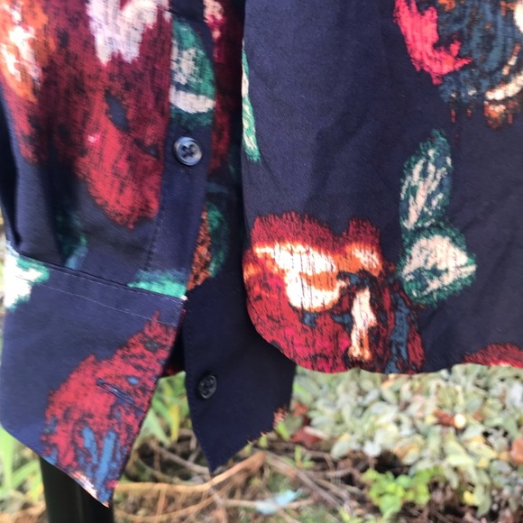 Floral navy button-up - Picture 4 of 4
